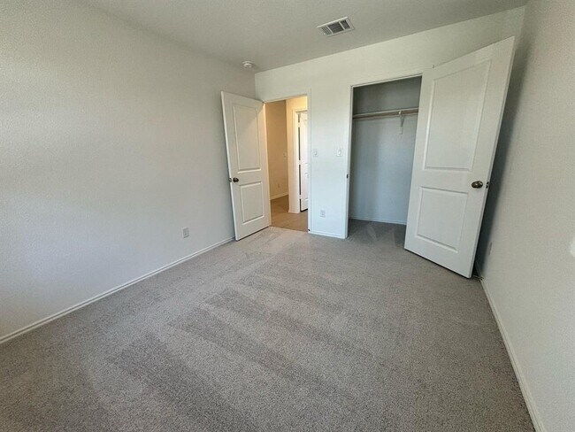 Building Photo - 275 Keefer