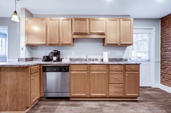 Building Photo - Bellaire Residence