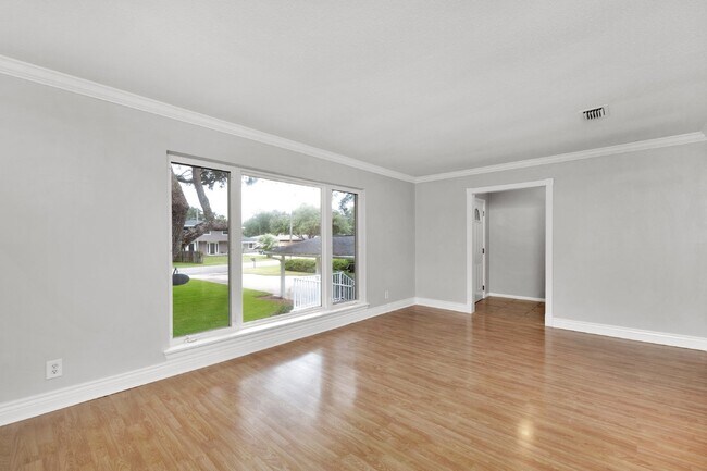 Building Photo - 20 Dogwood Ln