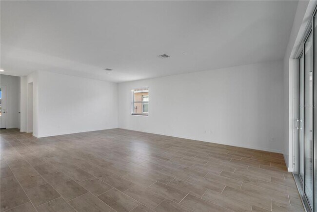Building Photo - 43521 Treadway Dr
