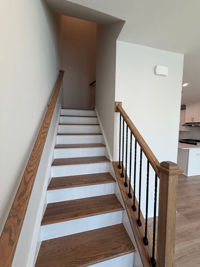 Building Photo - 921 Portrush Ln