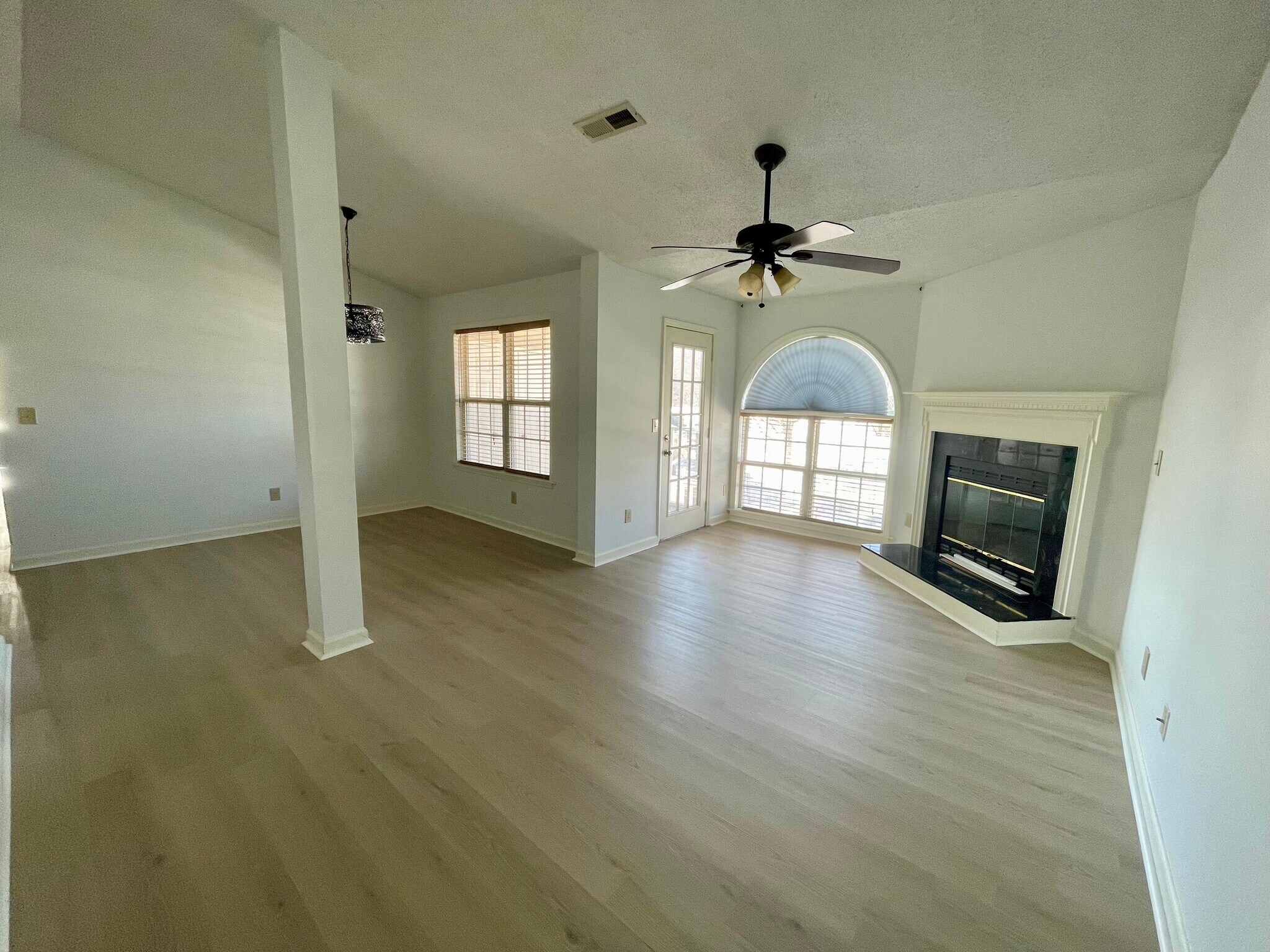 Building Photo - 6704 W Friendly Ave