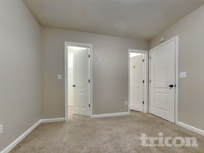 Building Photo - 6884 White Walnut Way
