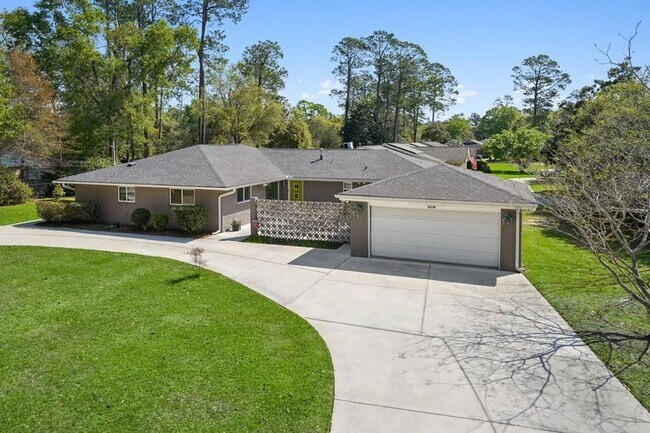 Building Photo - 102 N Dabney Dr