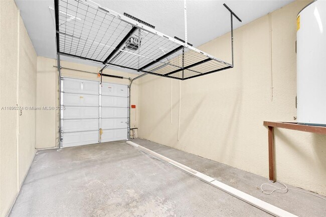 Building Photo - 742 NE 7th Ave