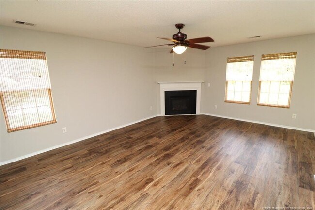 Building Photo - 5 Bellmore Ct