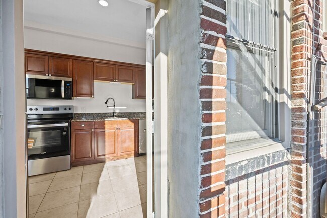 Building Photo - Cool Norfolk Apartment-Rest of November Free!