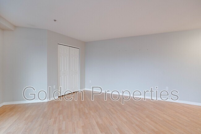 Building Photo - 310 N Promenade Loop