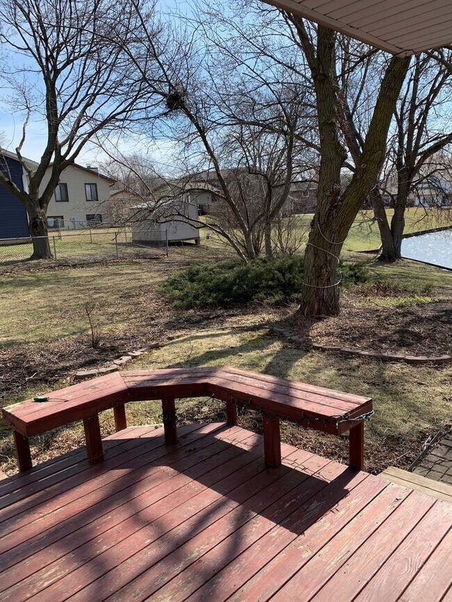 Building Photo - 749 Cove Ct