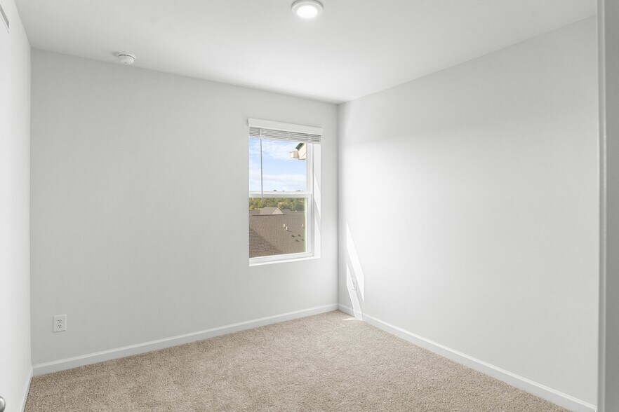 Building Photo - 5338 Bellflower Hls