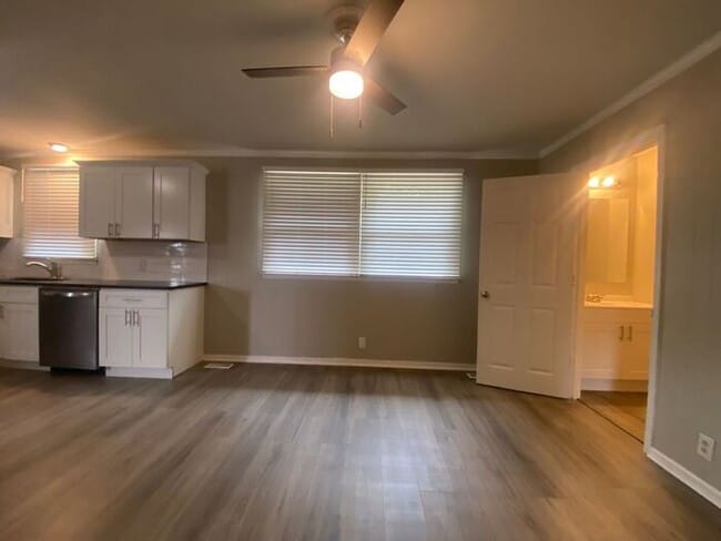 Building Photo - Renovated Brick Ranch in North Nashville