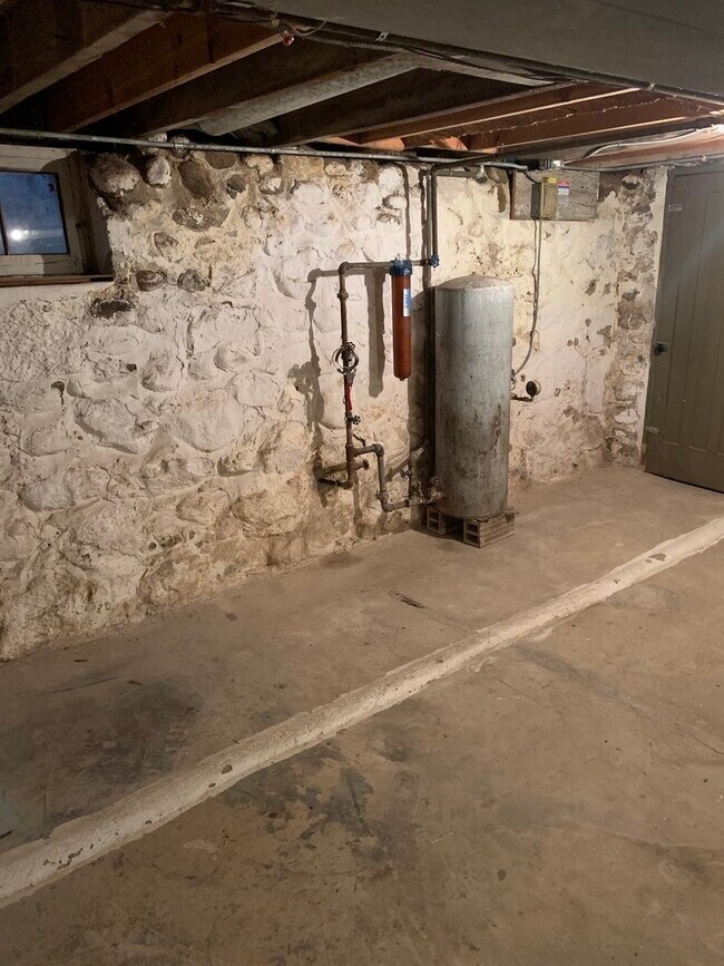 Building Photo - 37W793 Binnie Rd