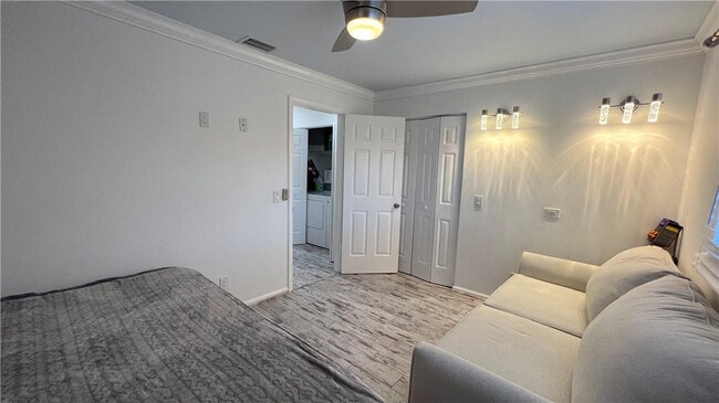 Building Photo - 5580 Coach House Cir