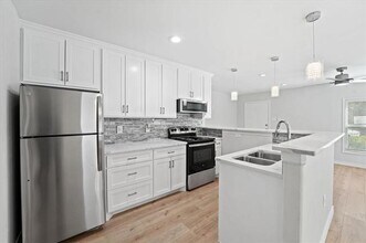 Building Photo - 3427 Dawes Dr