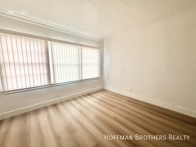 Building Photo - 1631 S Bronson Ave