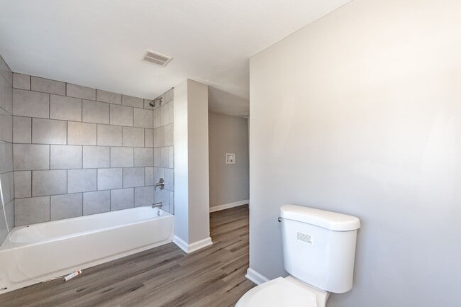 Building Photo - Beautifully Renovated 3-Bed, 2-Bath Home w...