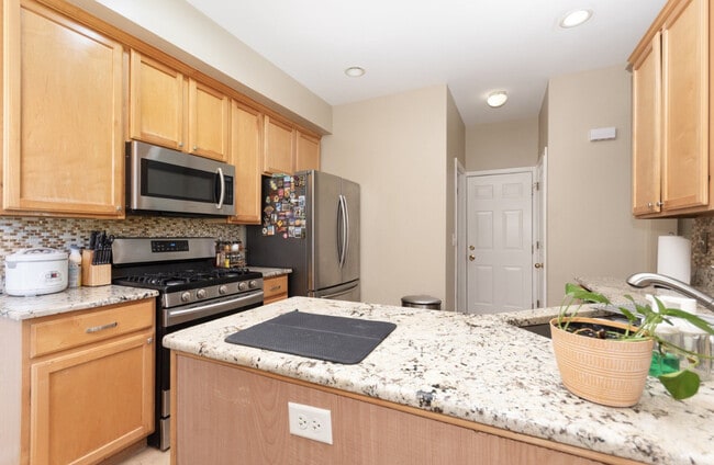 Building Photo - 3160 Bromley Ln