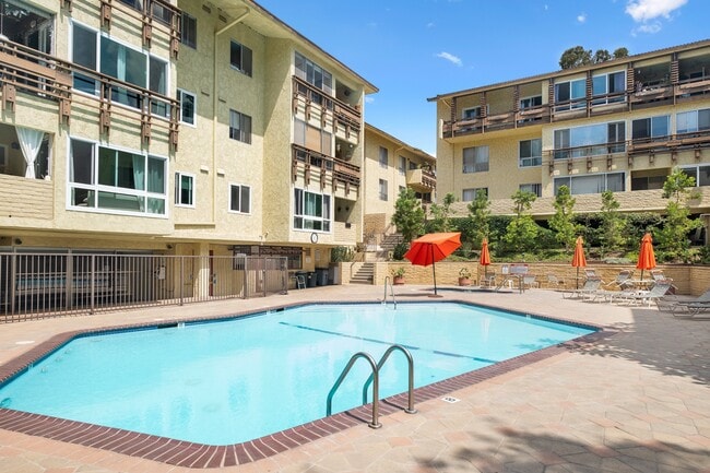 Building Photo - 5600 Kensington Way