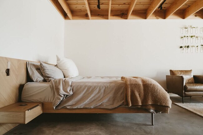 Building Photo - 503 NW D St