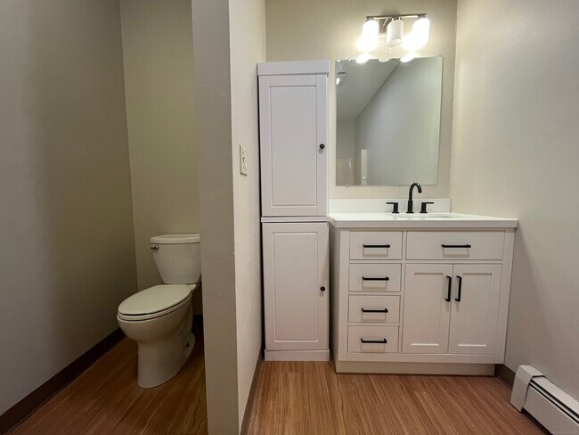 Building Photo - 19 Divinity St