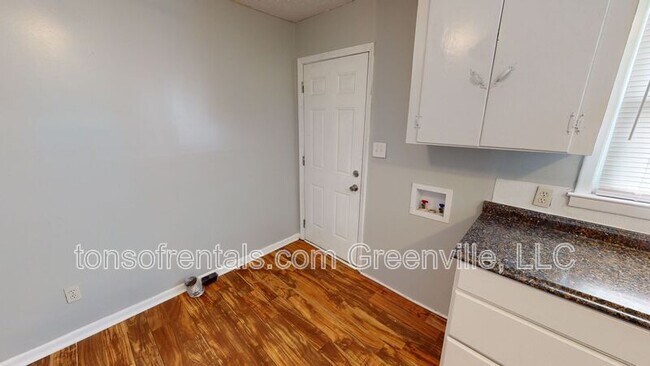 Building Photo - 1427-B Grant Circle