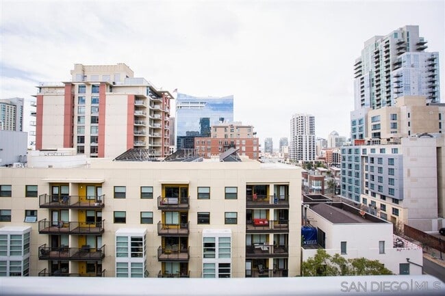 Building Photo - Beautiful East Village Top Floor Loft