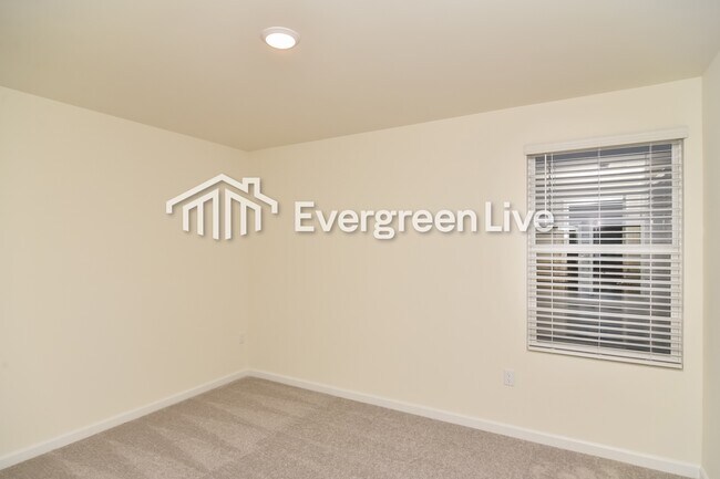 Building Photo - 1067 Large Poppy Dr