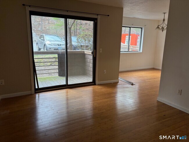 Building Photo - 166 Old Brookfield Rd