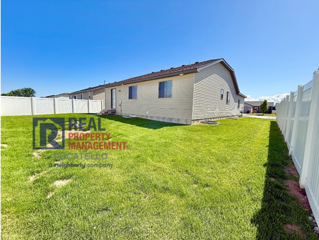 Building Photo - Beautiful 3 bed 2 bath house - 2 car Garage