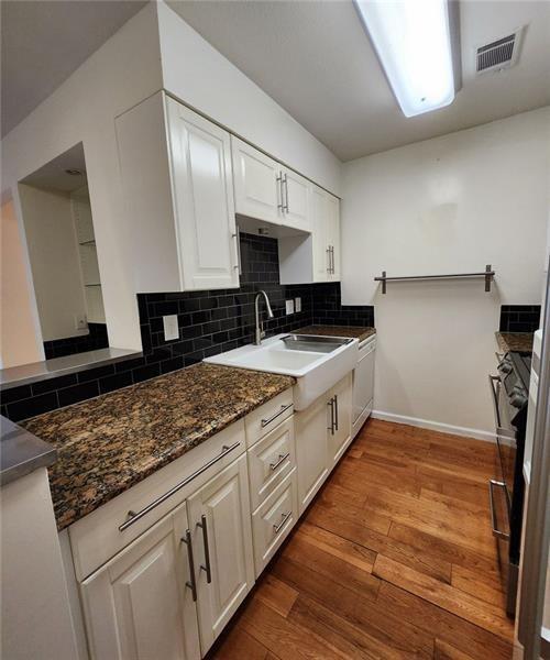 Building Photo - 23311 Plantation Dr NE