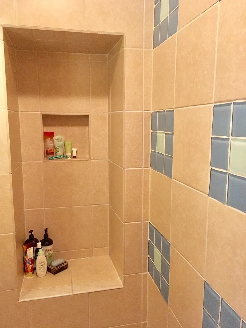 Shower shelves, seat - 1026 Paradrome St