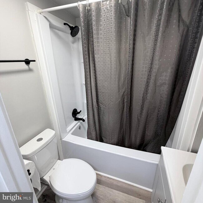 Building Photo - 980 Scotland Ave