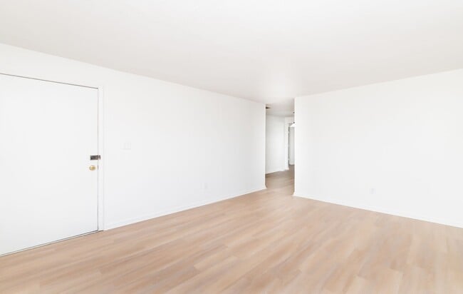 Building Photo - 4BR/2Ba house- Ready for new occupant!