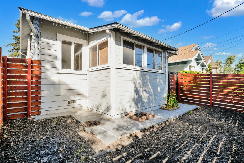 Building Photo - 3818 Suter St