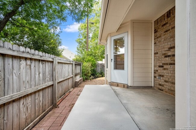 Building Photo - 963 River Rock