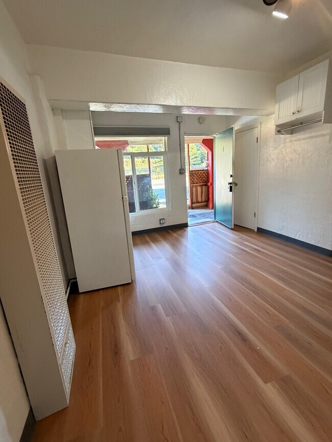 Building Photo - 10110 Soquel Dr