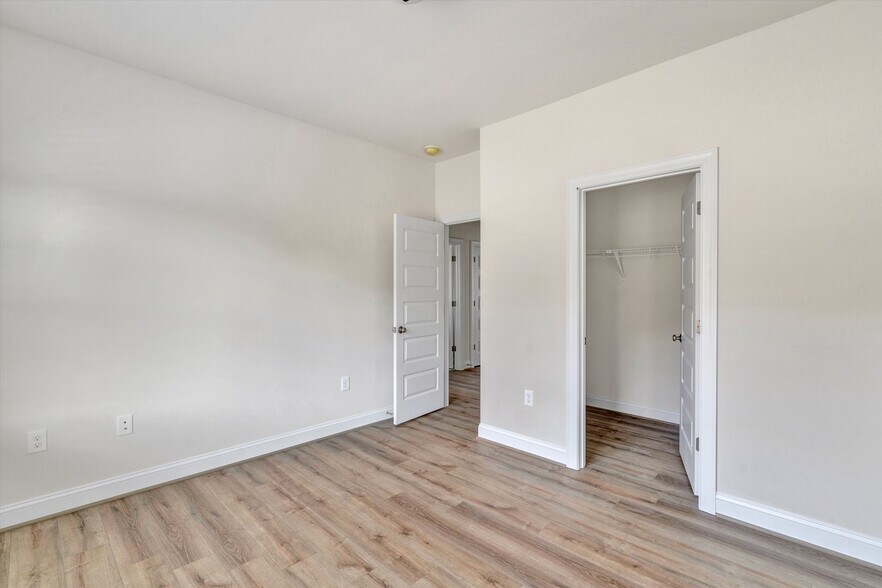 Building Photo - 3404 Avenham Ave SW