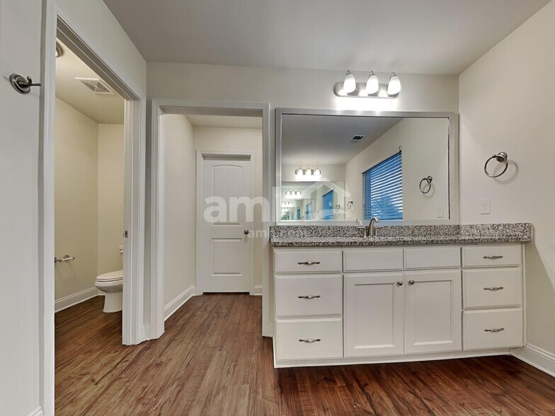 Building Photo - 1682 Weatherbrook Cir
