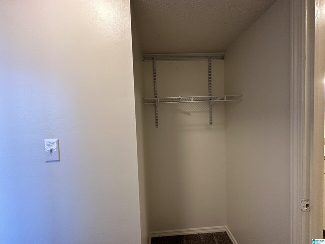 Building Photo - 415 Skyview Dr