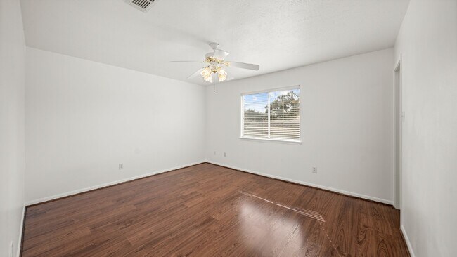 Building Photo - Spacious 4-bedroom in Pearland ISD!