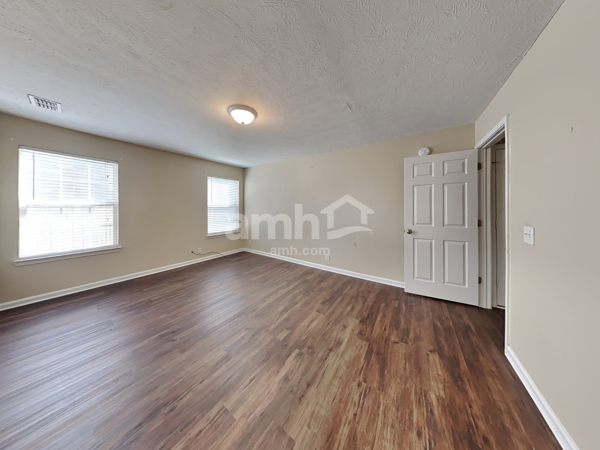 Building Photo - 913 Tom Hailey Blvd