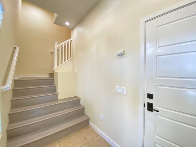 Building Photo - 3bedroom 3 bath home in the Solaire Commun...