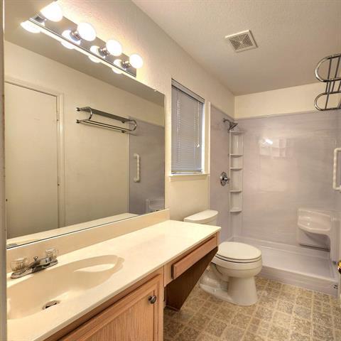 Building Photo - 1100 Cedarcrest Dr