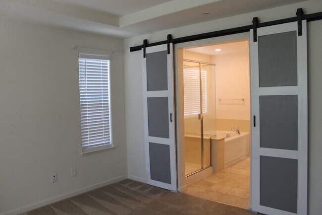 Building Photo - 1280 Cornell Dr