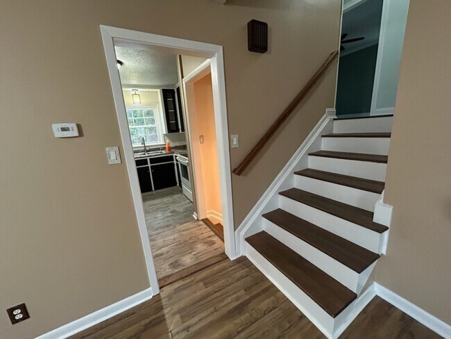 Building Photo - 1435 Marlborough Rd