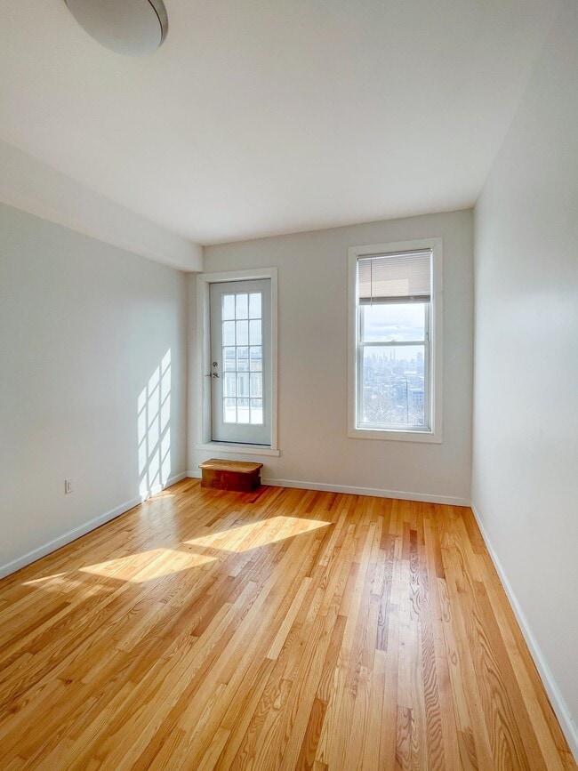 Building Photo - 802 Palisade Ave