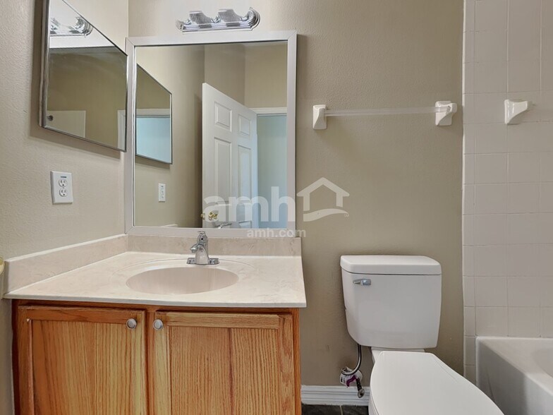 Building Photo - 14766 Kristenright Ln