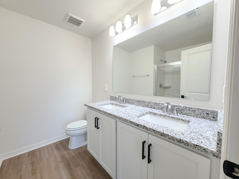 Building Photo - 9419 Westside Hls Dr