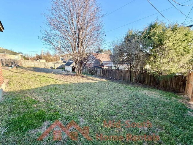 Building Photo - 5827 Hickory Nutt Ln