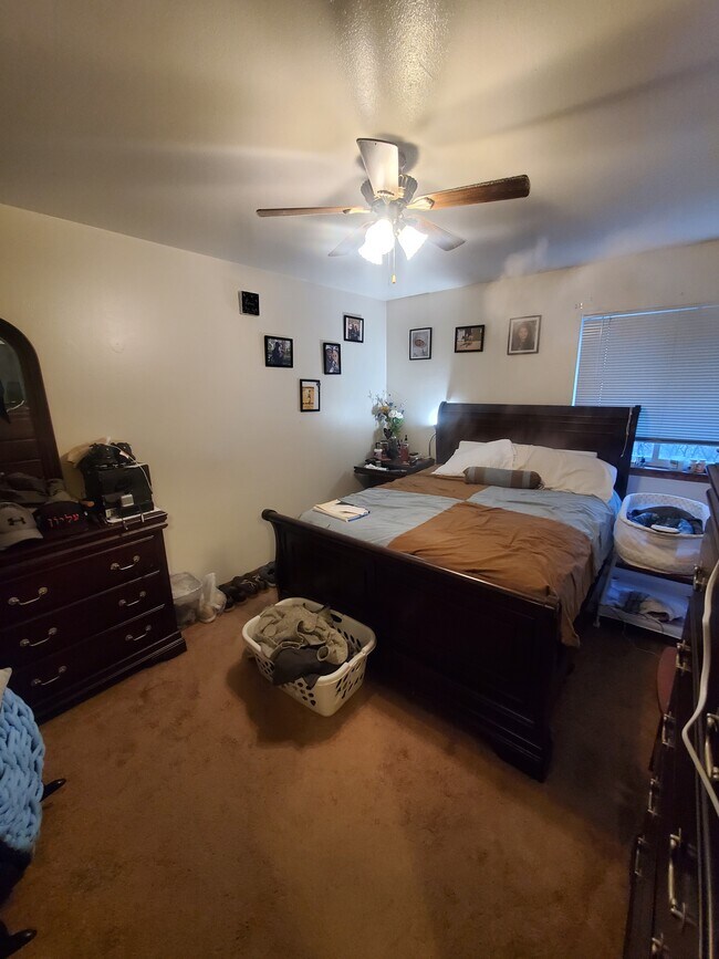 Building Photo - Multi-Level 2BED/1.5BATH West Allis Apartment
